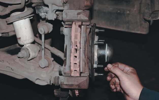 Отсоединение проводки и снятие генератора с двигателя